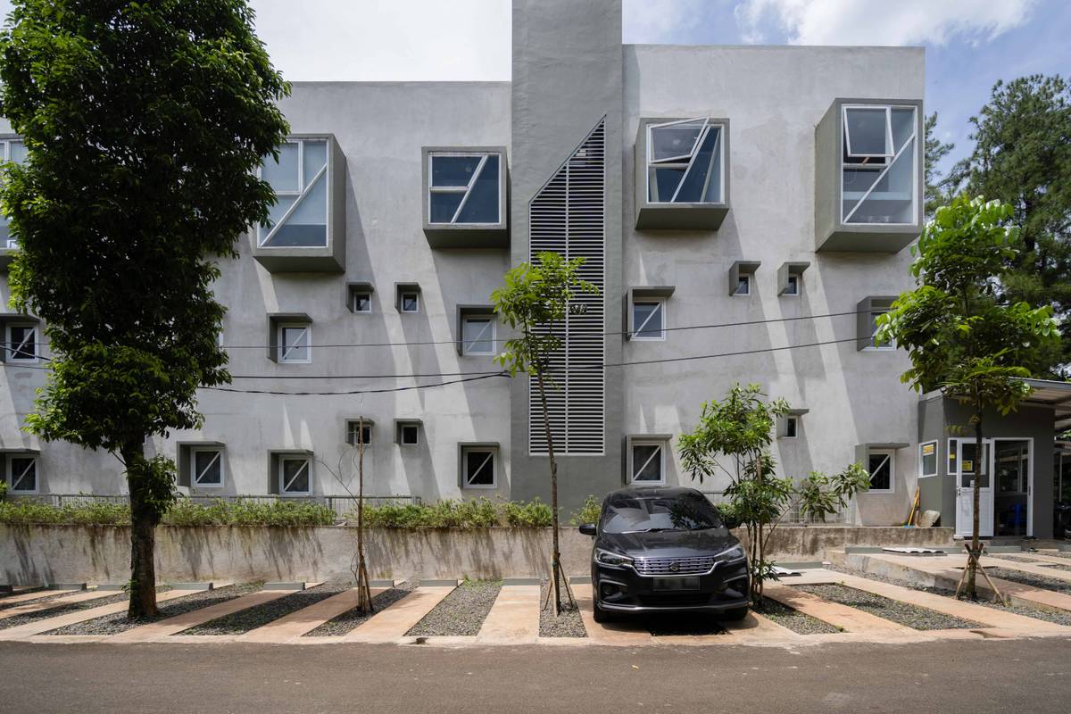 https://images.rukita.co/buildings/building/49f1360a-727.jpg