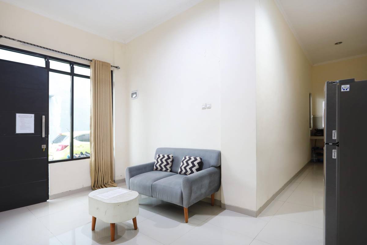 https://images.rukita.co/buildings/building/4b22aec3-3e4.jpg