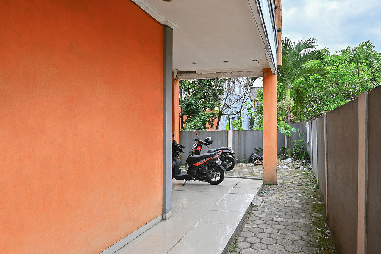 https://images.rukita.co/buildings/building/4c54f3f1-a53.jpg