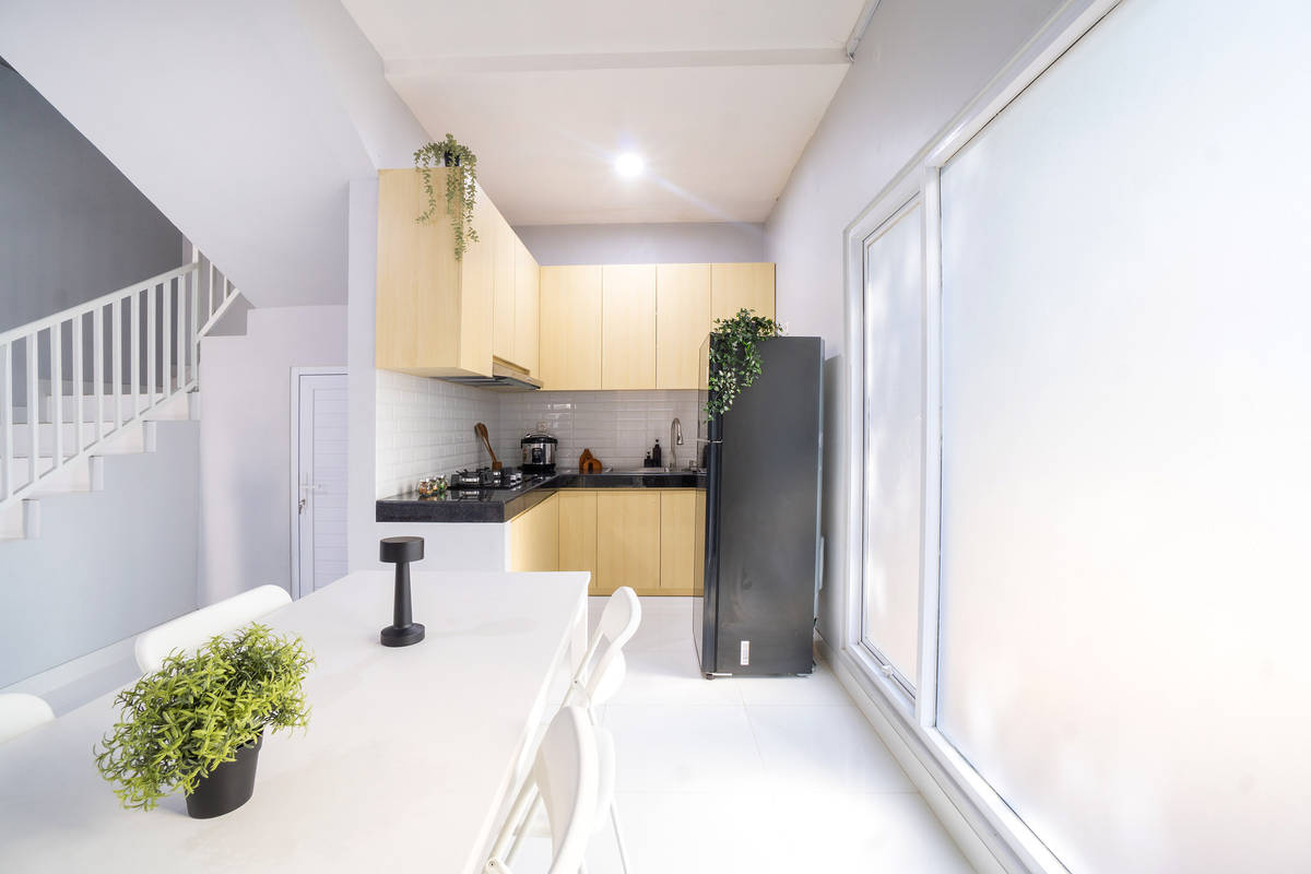 https://images.rukita.co/buildings/building/4dcb4339-91b5-4a42-83d6-f83fd04b5dbc.jpg