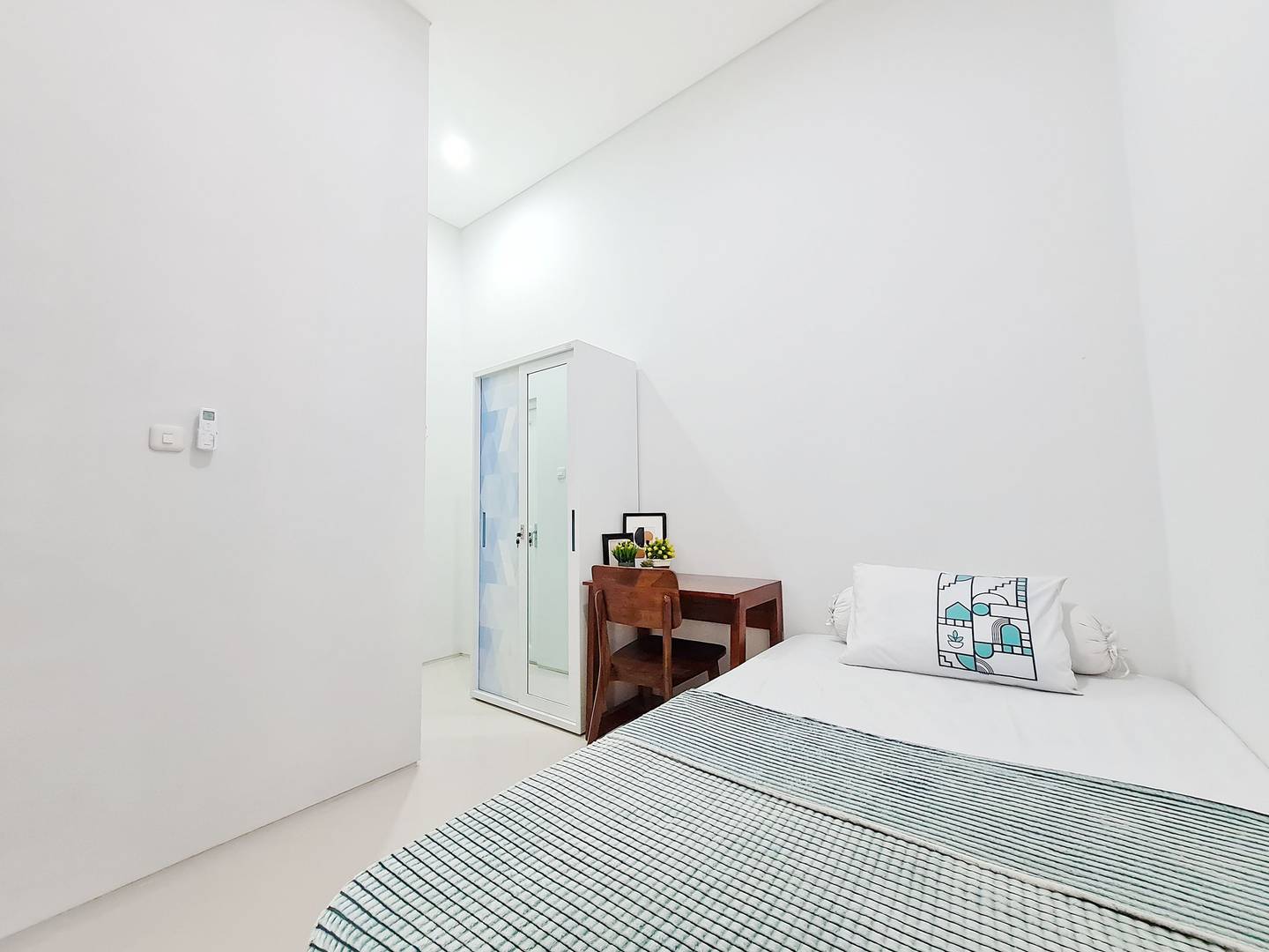 https://images.rukita.co/buildings/building/4e1fb6a6-2f3.jpg