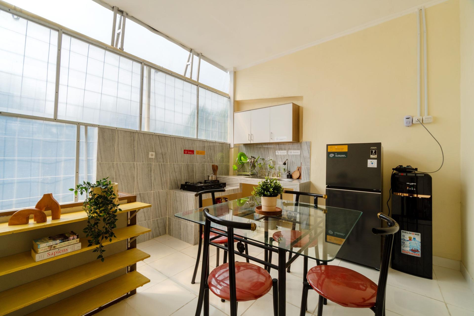 https://images.rukita.co/buildings/building/4e29c0f0-0893-4c53-bb48-8ec1ca57c4b0.jpg
