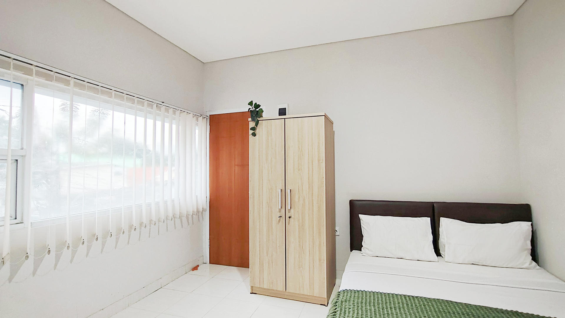 https://images.rukita.co/buildings/building/4e6a6c3d-4b0.jpg