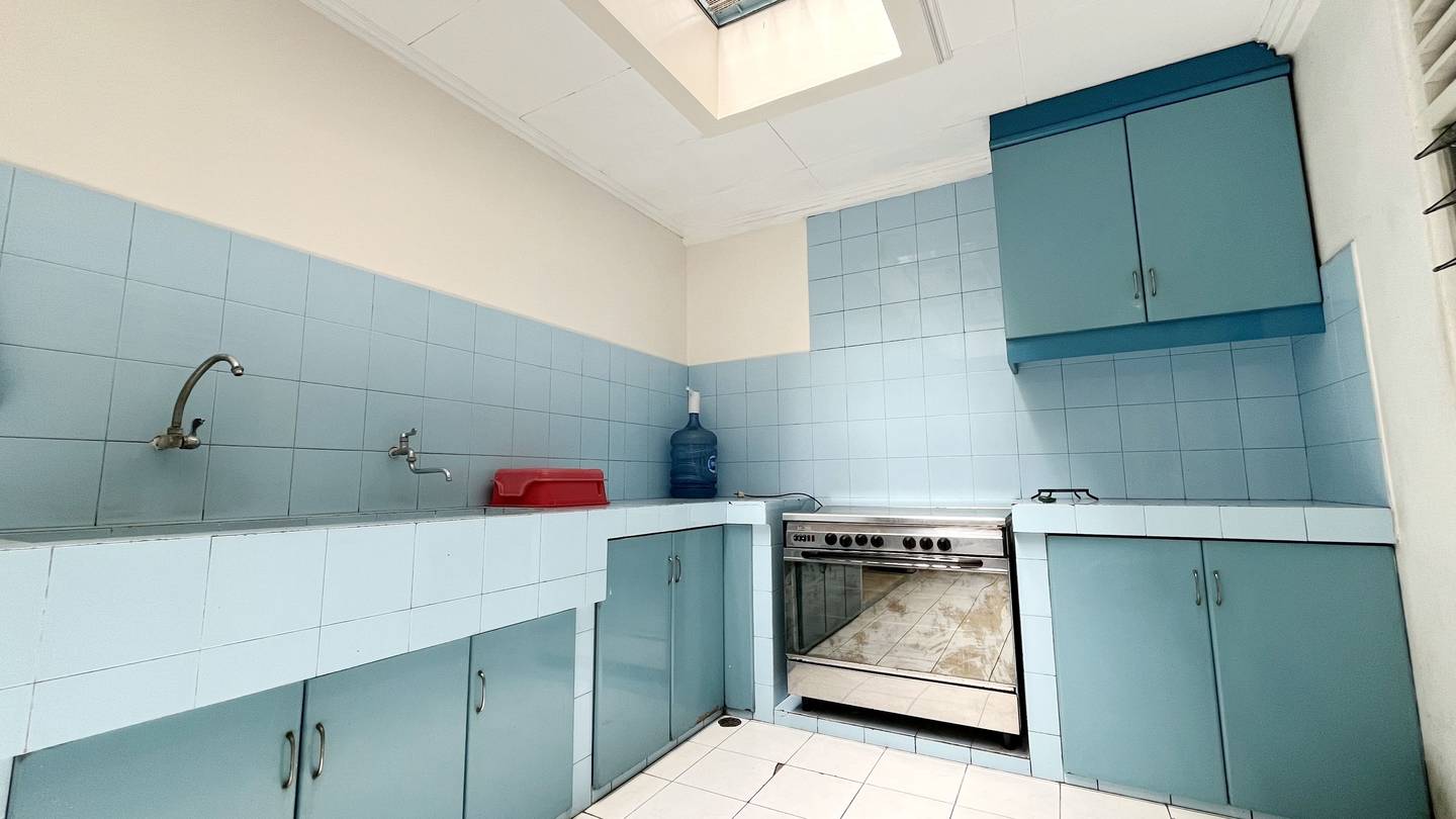 https://images.rukita.co/buildings/building/4f5d06c8-775.jpg
