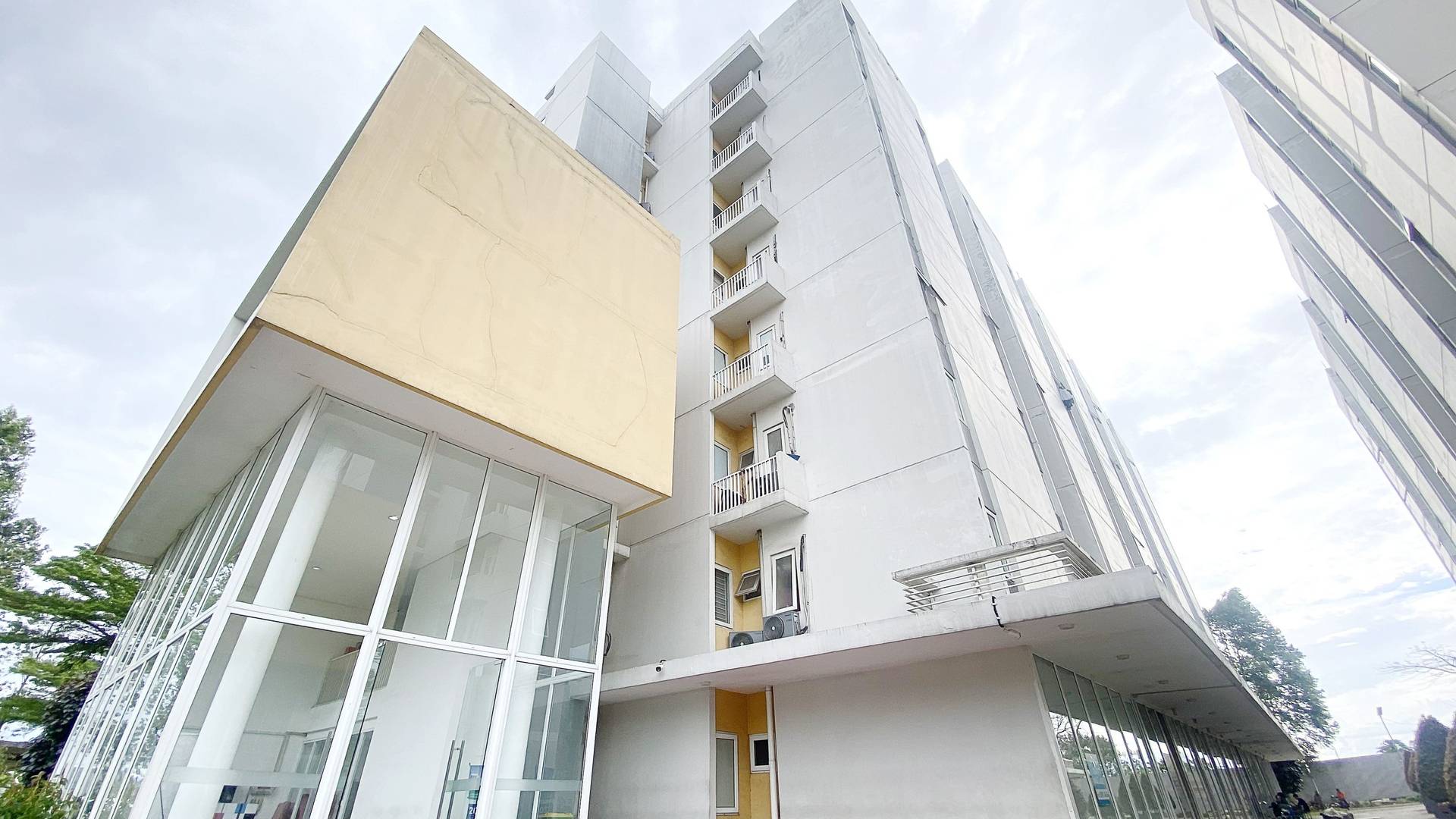 https://images.rukita.co/buildings/building/4fc93c69-889f-4520-8839-88345d72d39b.jpg