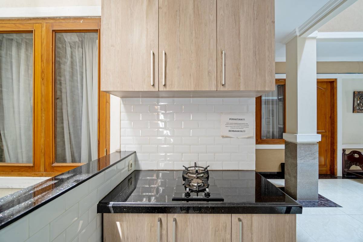 https://images.rukita.co/buildings/building/55320c60-1fc.jpg