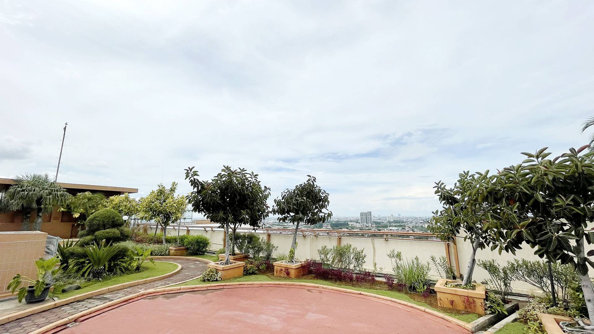 https://images.rukita.co/buildings/building/5636ecb1-bbd0-4365-90cf-4a76237d7aea.jpg