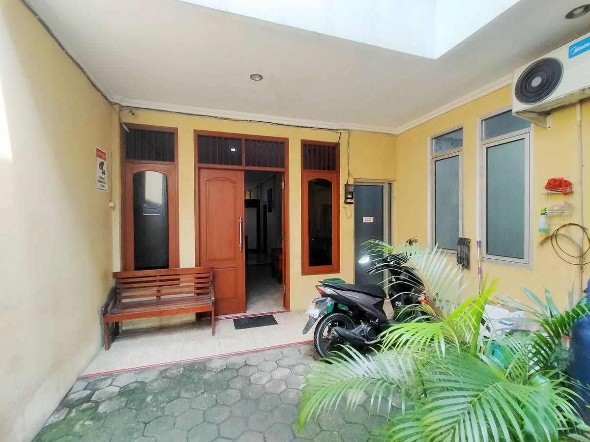 https://images.rukita.co/buildings/building/56e3a6f9-752.jpg