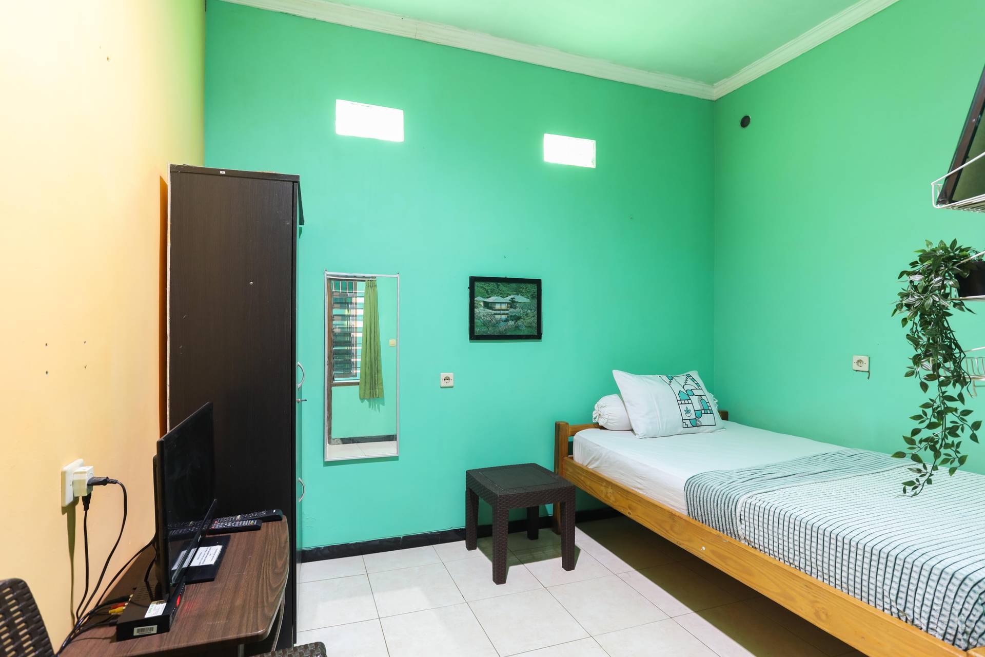 https://images.rukita.co/buildings/building/5a843cc6-a4f.jpg