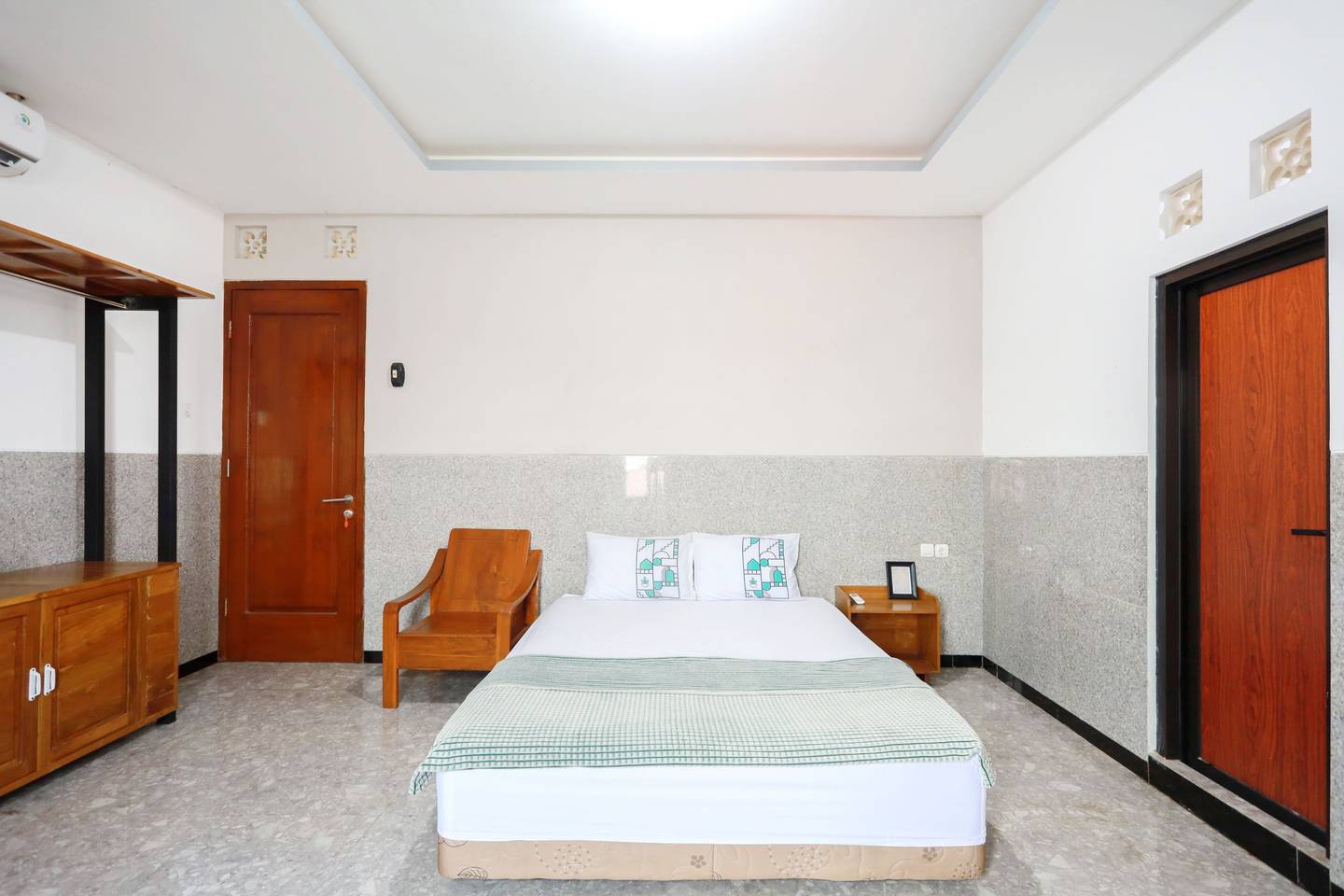 https://images.rukita.co/buildings/building/5b82abcd-92e.jpg