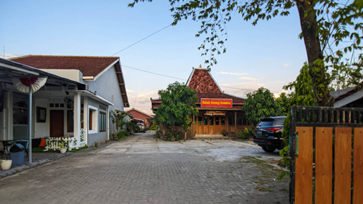 https://images.rukita.co/buildings/building/5be43cb3-02e.jpg