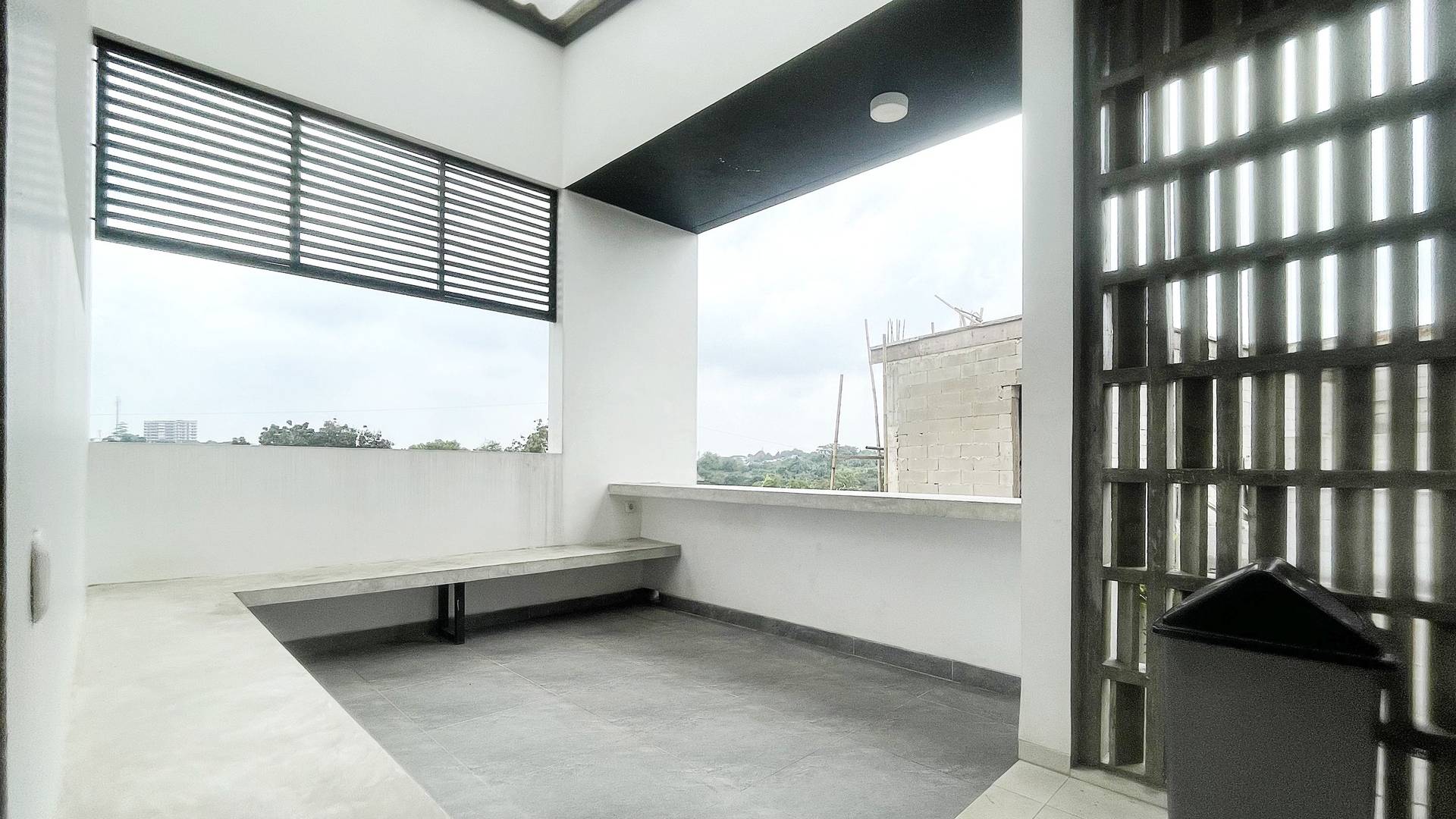 https://images.rukita.co/buildings/building/5c98429d-f965-4984-87c6-b89233e46099.jpg