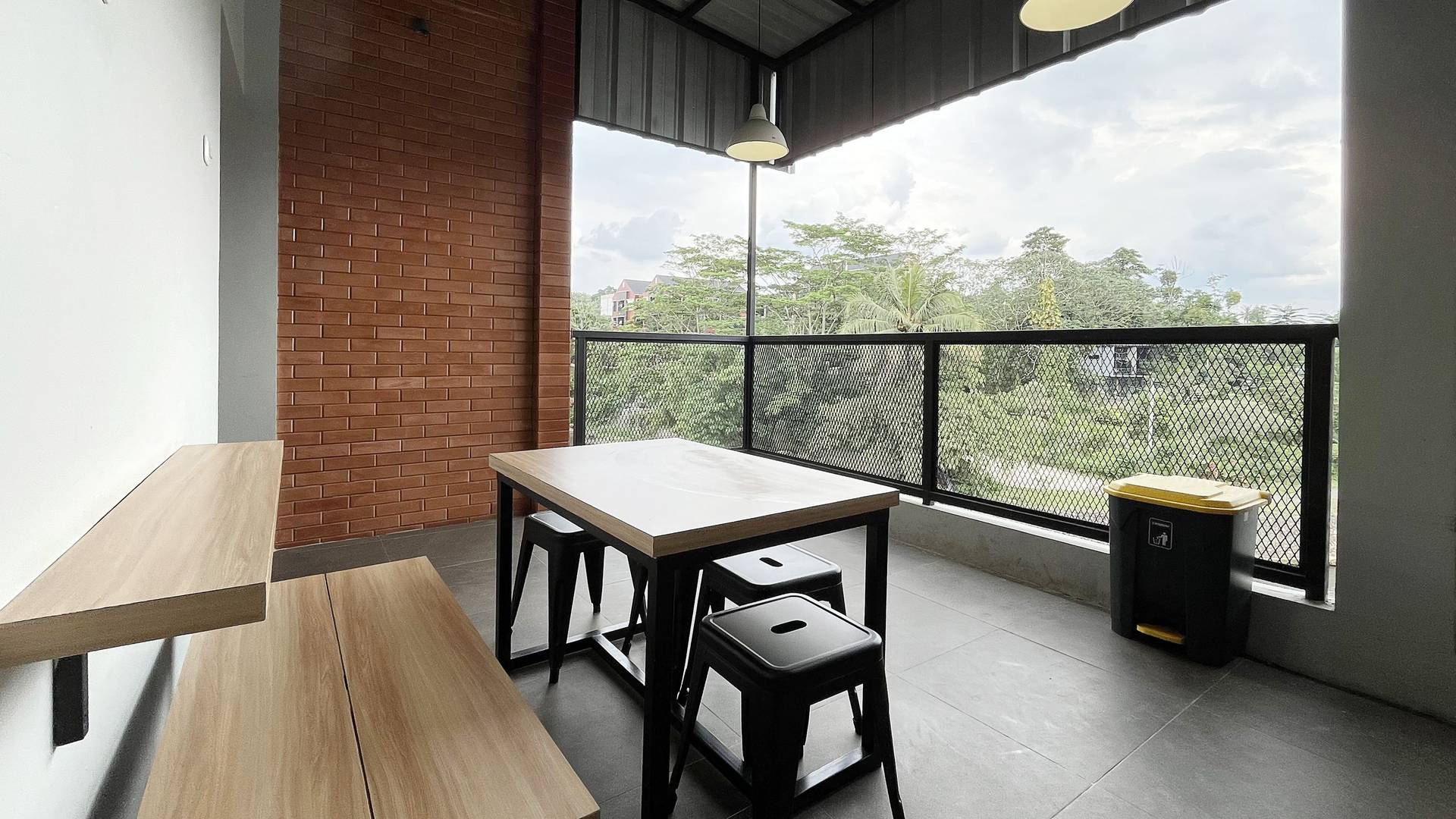 https://images.rukita.co/buildings/building/5d791f0f-5492-4072-b736-f616f6afaf48.jpg