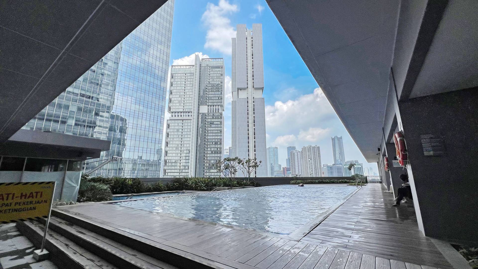 https://images.rukita.co/buildings/building/5e3ea25a-42b0-42cb-bce1-c44dbf868f8e.jpeg