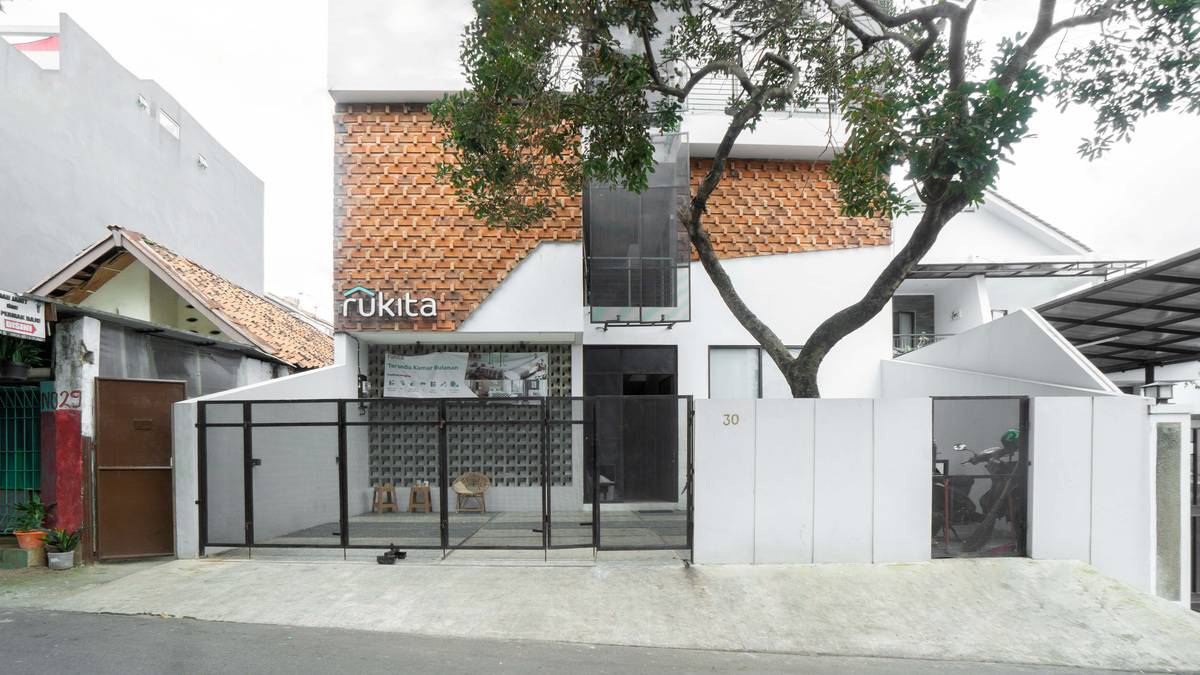 https://images.rukita.co/buildings/building/5f6bb96c-a7b.jpg