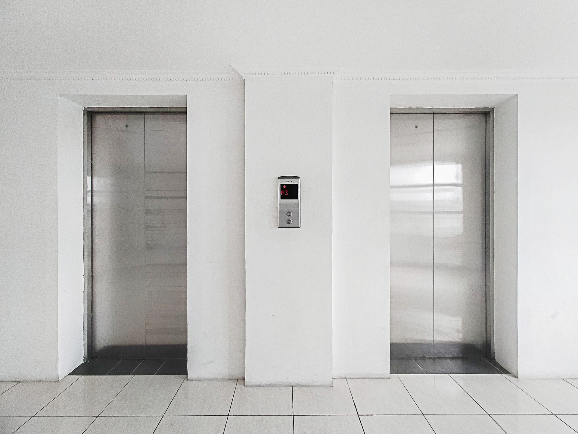 https://images.rukita.co/buildings/building/60a804a4-668.jpg
