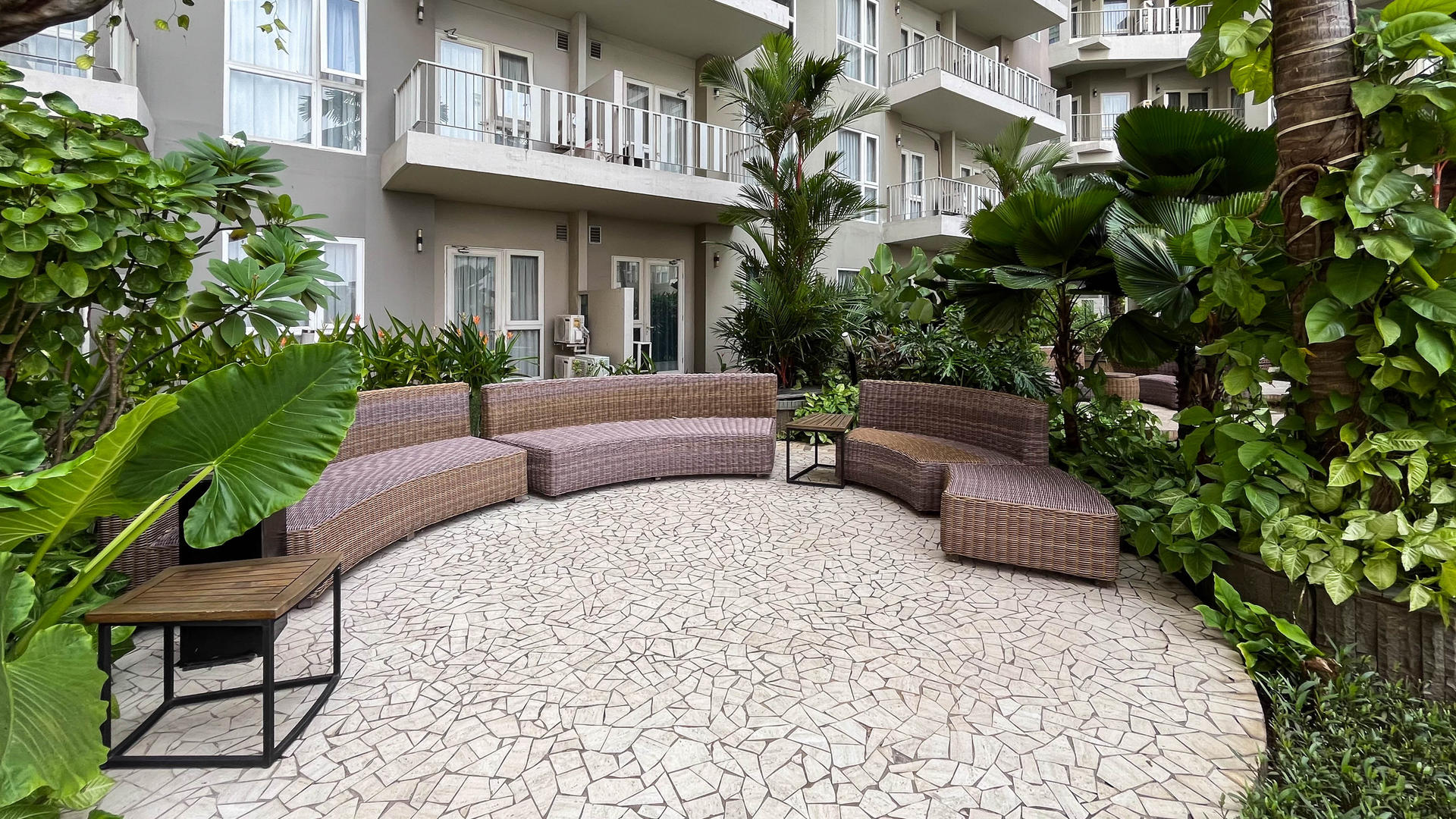 https://images.rukita.co/buildings/building/61b31092-f75.jpg