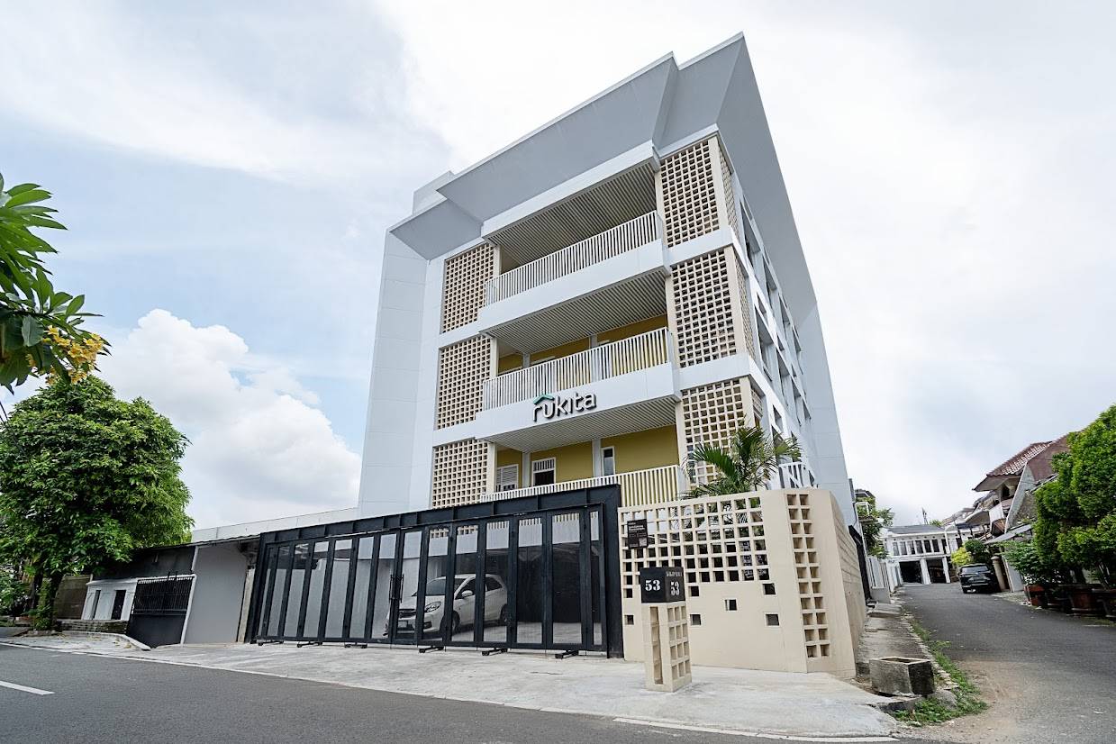 https://images.rukita.co/buildings/building/62e09b2f-b33.jpg