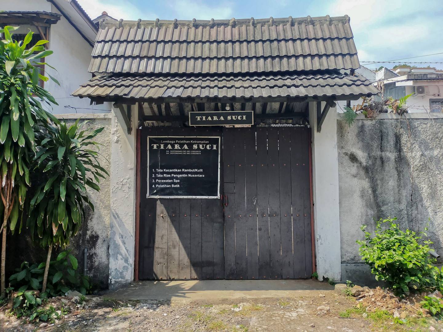 https://images.rukita.co/buildings/building/63d3cee2-431.jpg