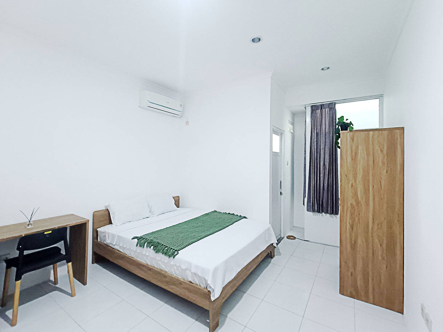 https://images.rukita.co/buildings/building/63e14348-2f8.jpg
