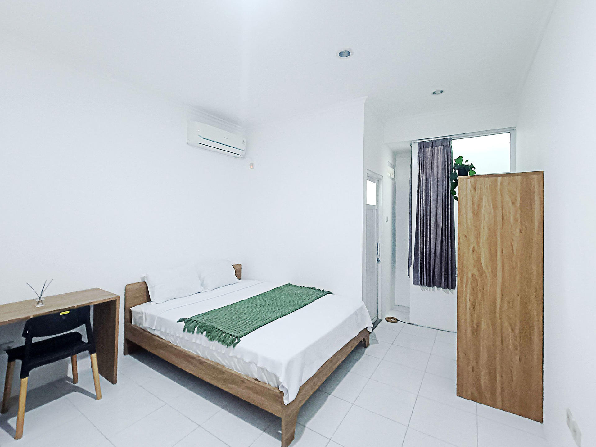 https://images.rukita.co/buildings/building/63e14348-2f8.jpg