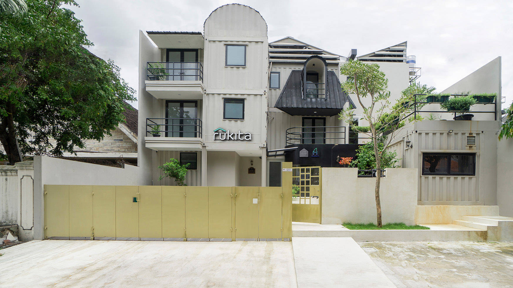 https://images.rukita.co/buildings/building/644c8102-795.jpg