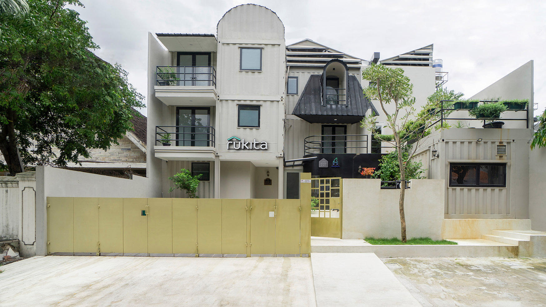 https://images.rukita.co/buildings/building/644c8102-795.jpg