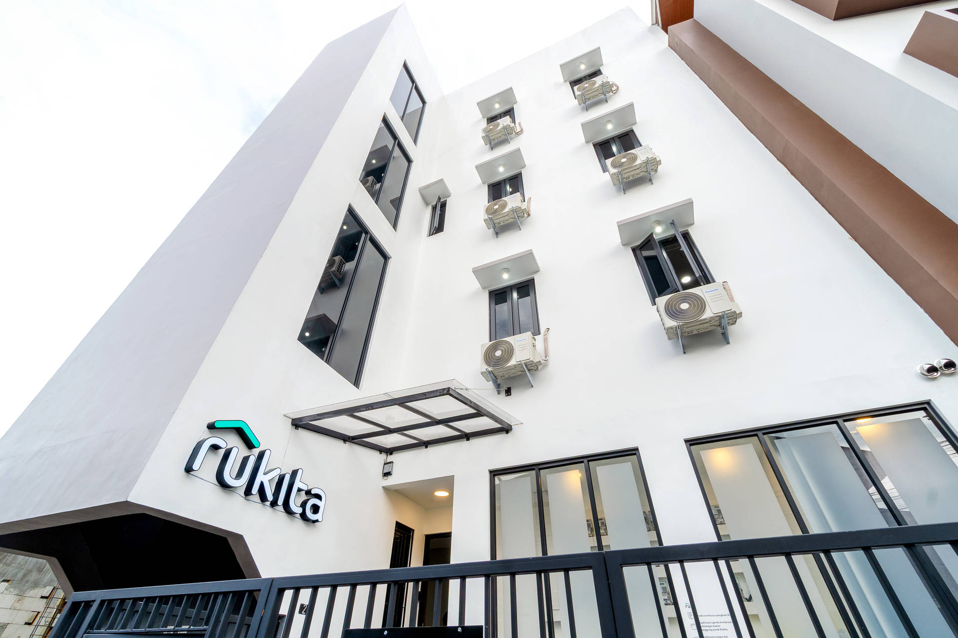 https://images.rukita.co/buildings/building/645fafef-9656-4942-978d-b168ddc5ebe1.jpg