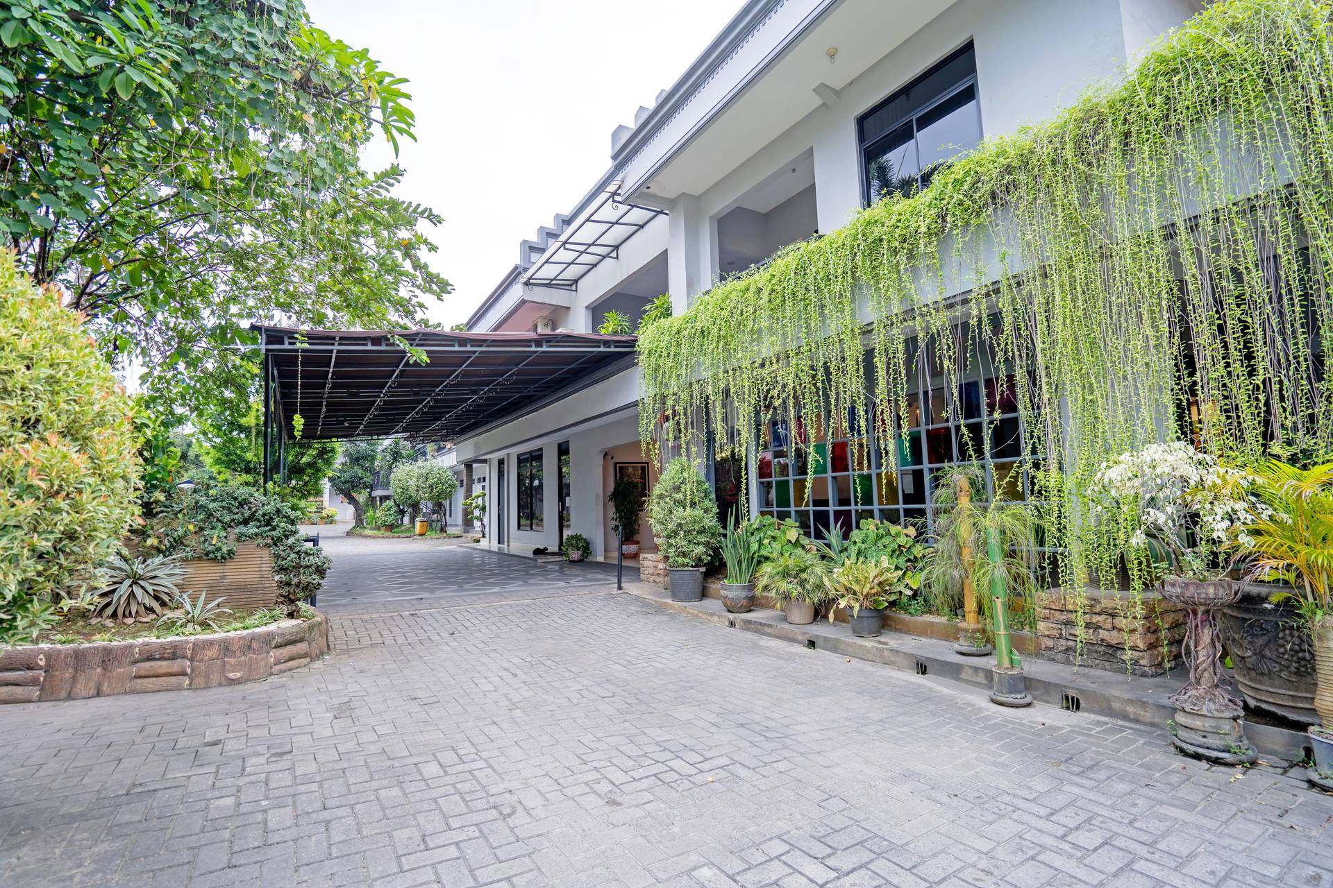 https://images.rukita.co/buildings/building/64800131-341.jpg