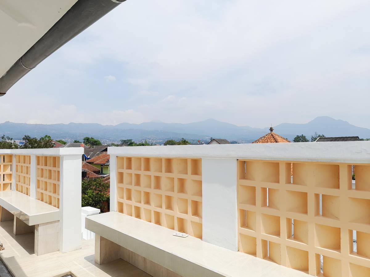 https://images.rukita.co/buildings/building/64b700f6-6f6.jpg