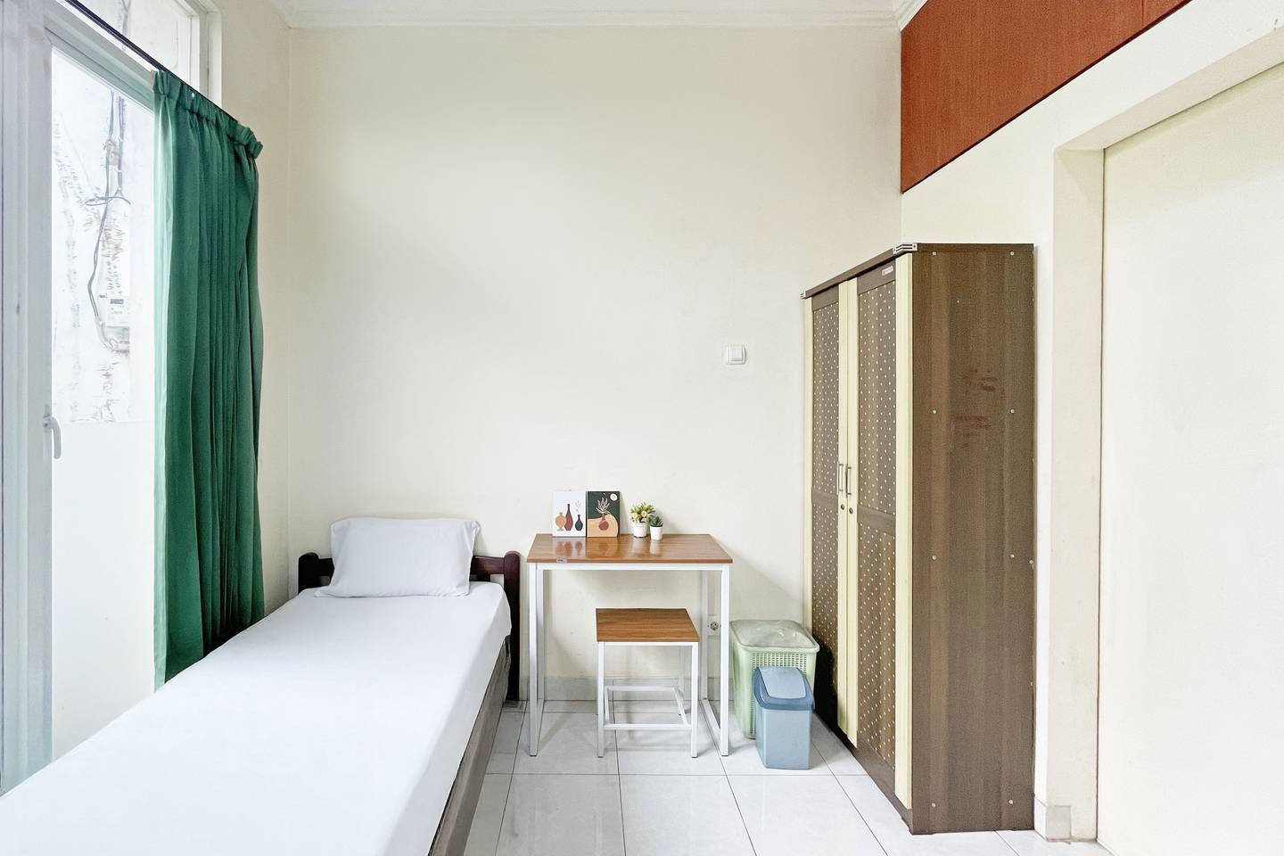 https://images.rukita.co/buildings/building/64c8ec8f-4c2.jpg