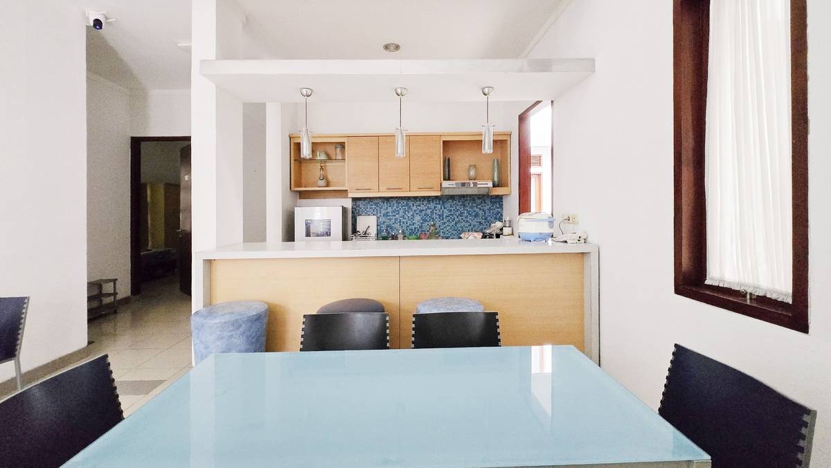 https://images.rukita.co/buildings/building/6510fba1-ad4.jpg