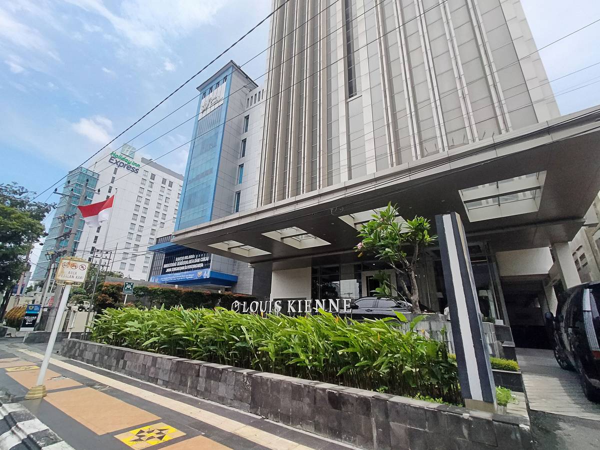 https://images.rukita.co/buildings/building/67653f01-2eb.jpg