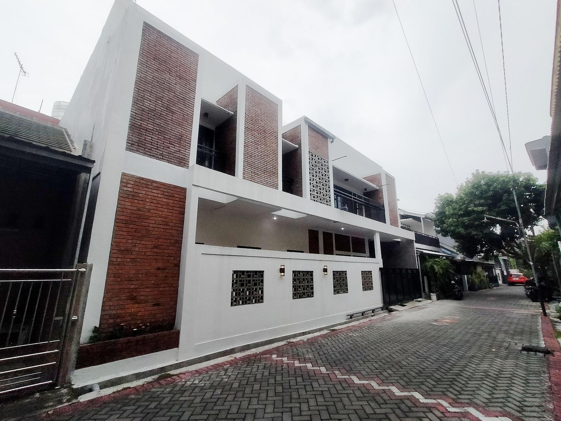 https://images.rukita.co/buildings/building/677098ab-a2c.jpg