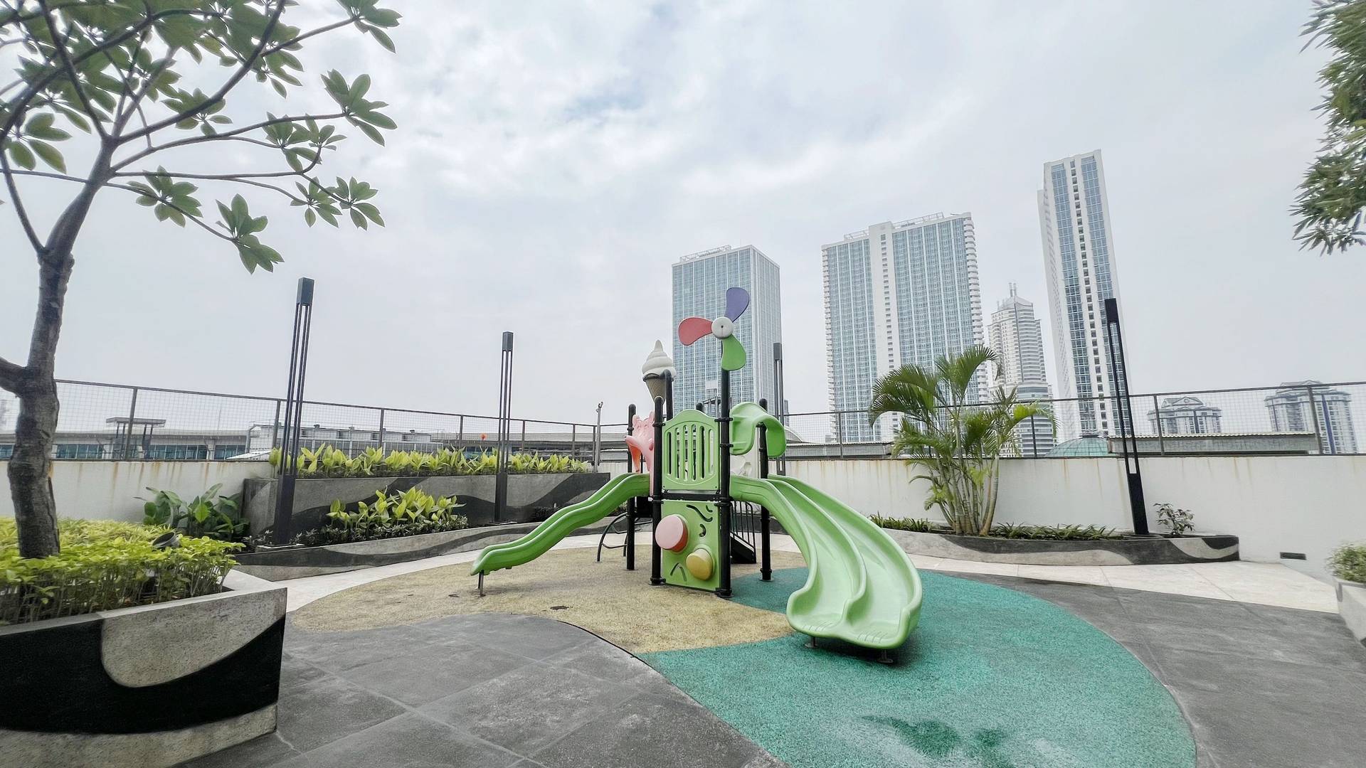 https://images.rukita.co/buildings/building/67bab77b-fa03-4c1a-9efd-2680861143c1.jpeg