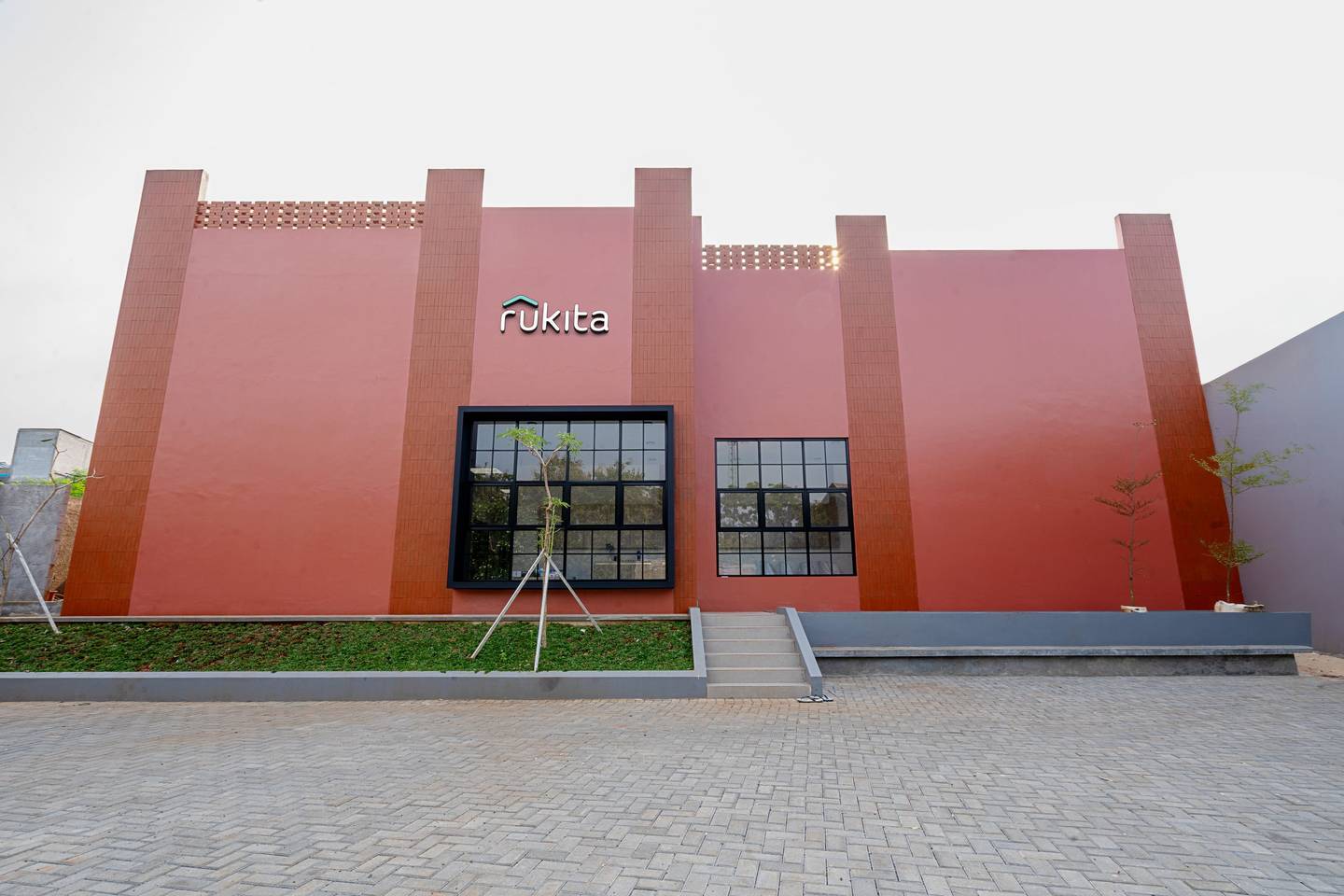 https://images.rukita.co/buildings/building/692a3d98-095.jpg