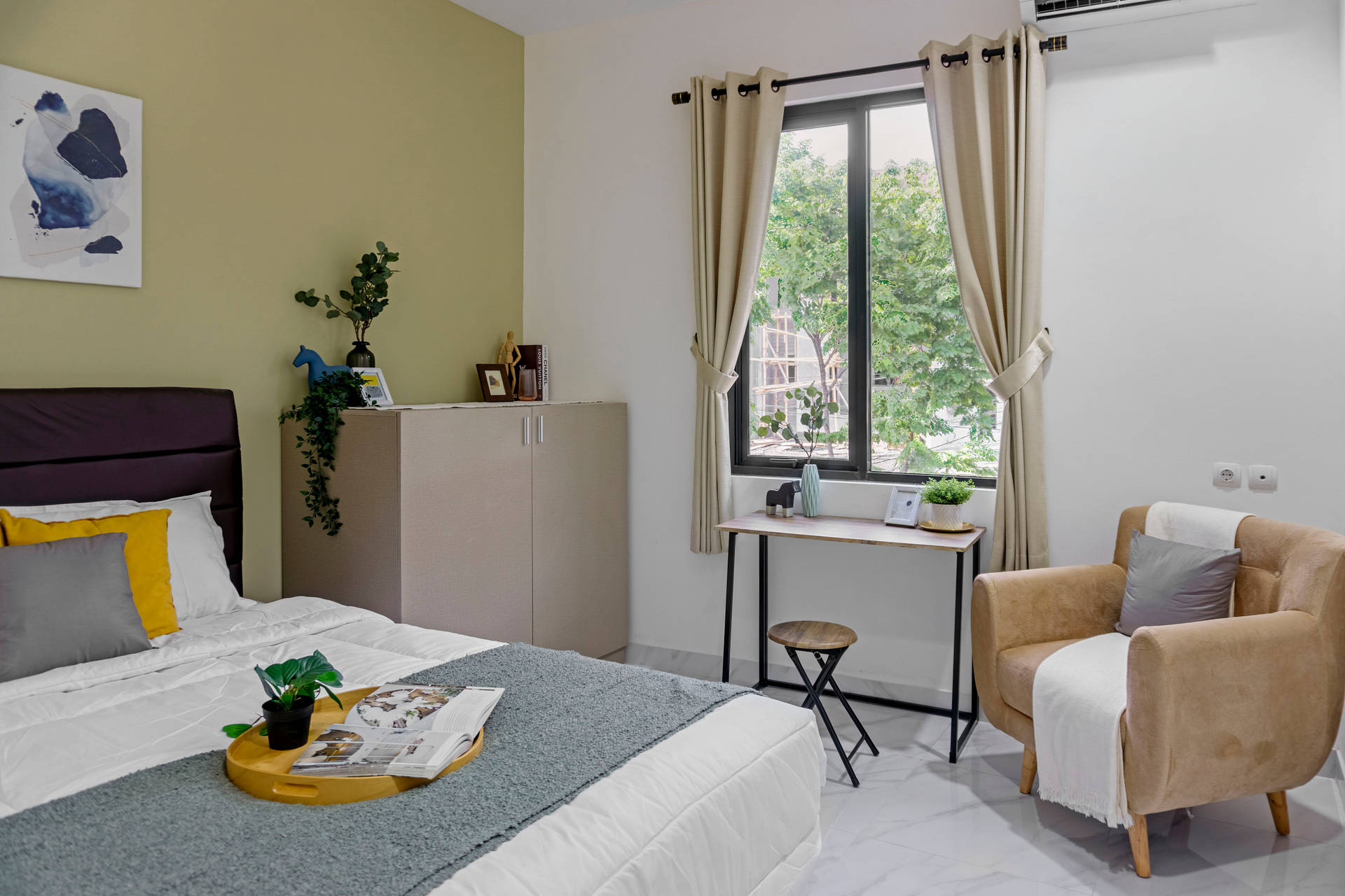 https://images.rukita.co/buildings/building/6b544b57-560.jpg