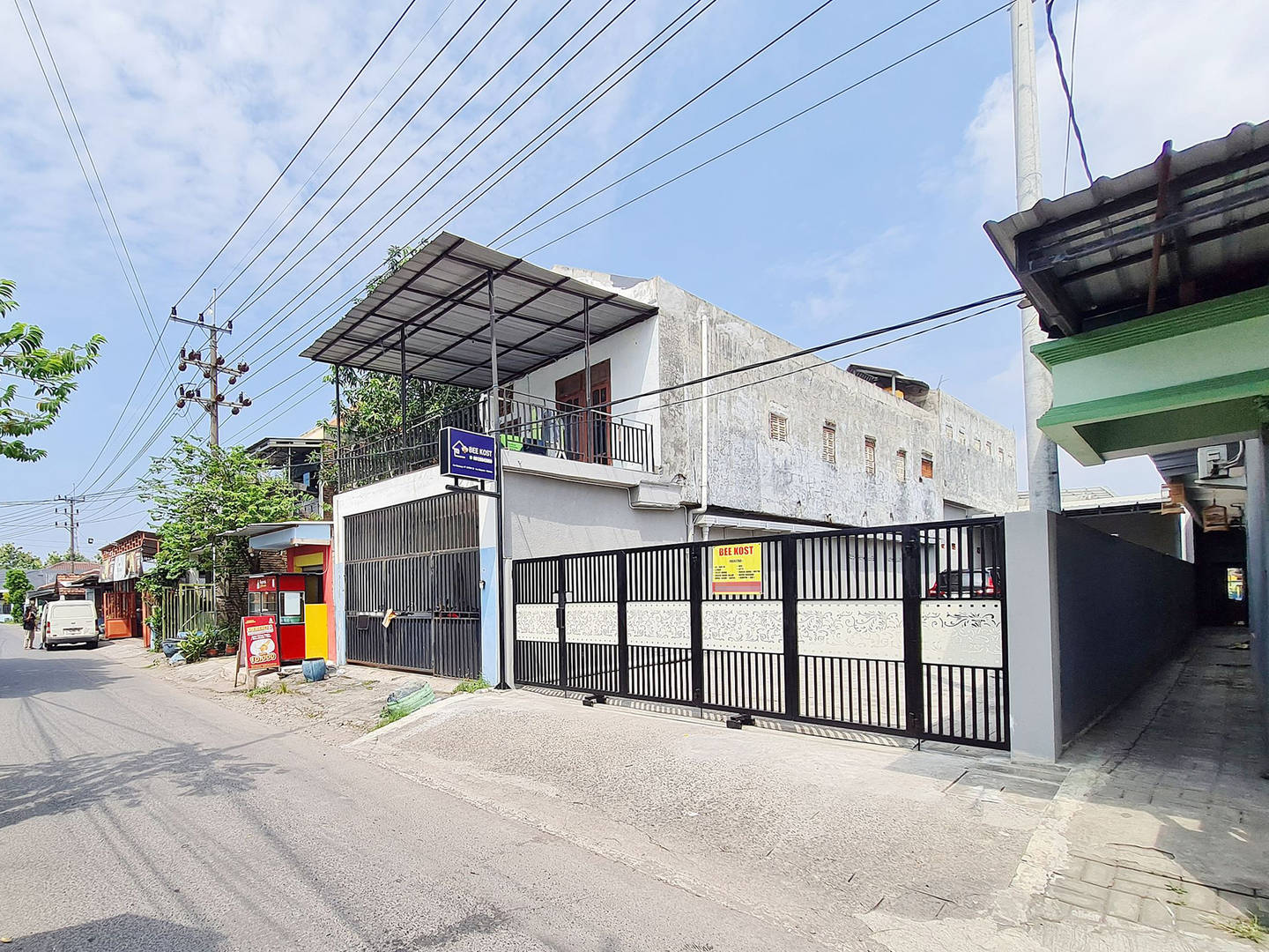 https://images.rukita.co/buildings/building/6c170a5e-8d8.jpg