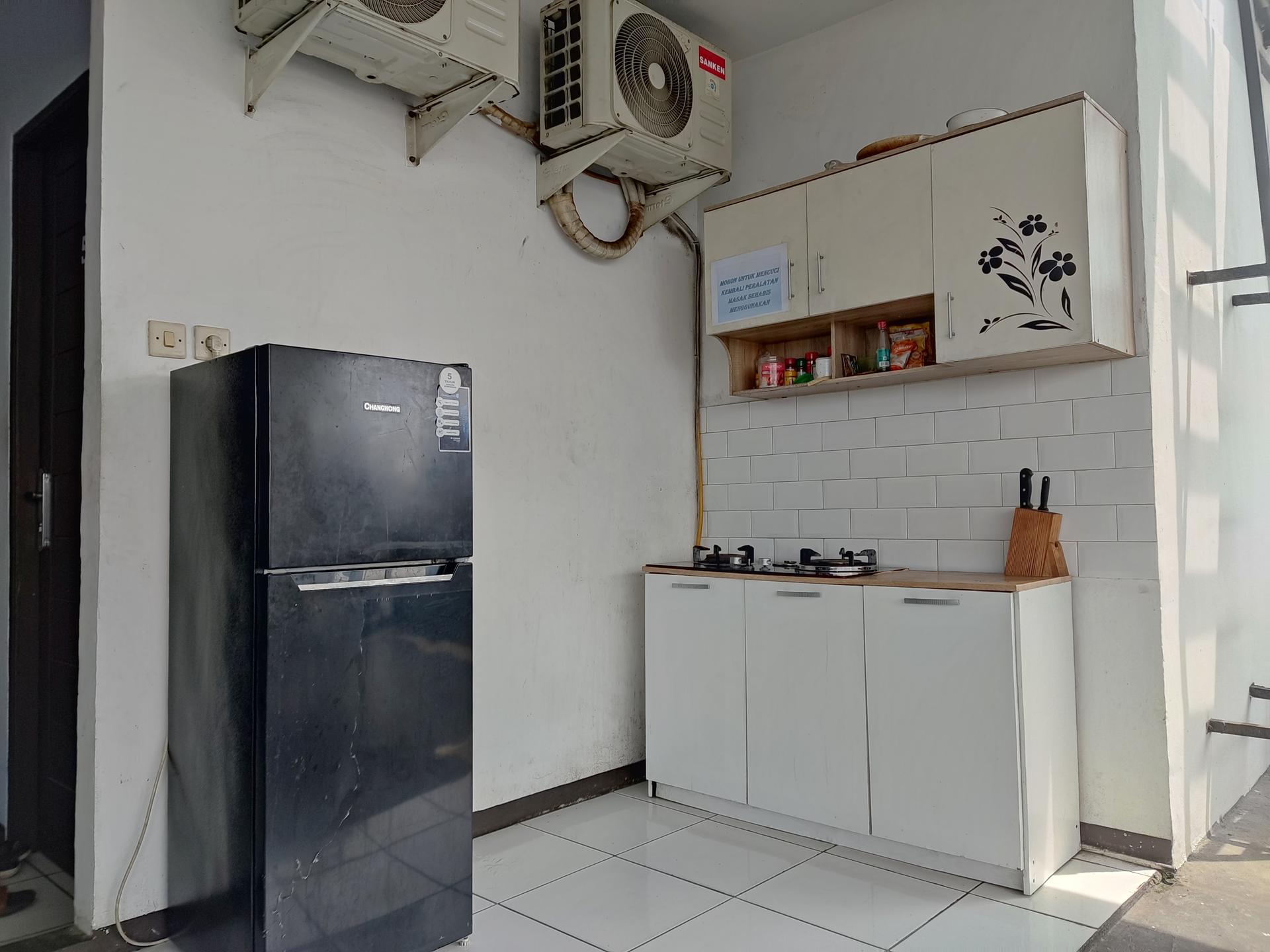 https://images.rukita.co/buildings/building/6d975c8e-5822-4dfd-9282-530569ea7560.jpeg