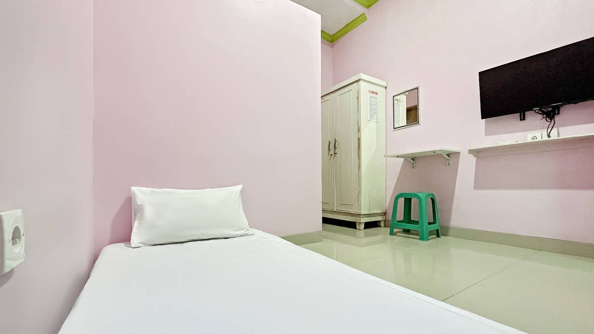 https://images.rukita.co/buildings/building/6ec3a503-3b7.jpg