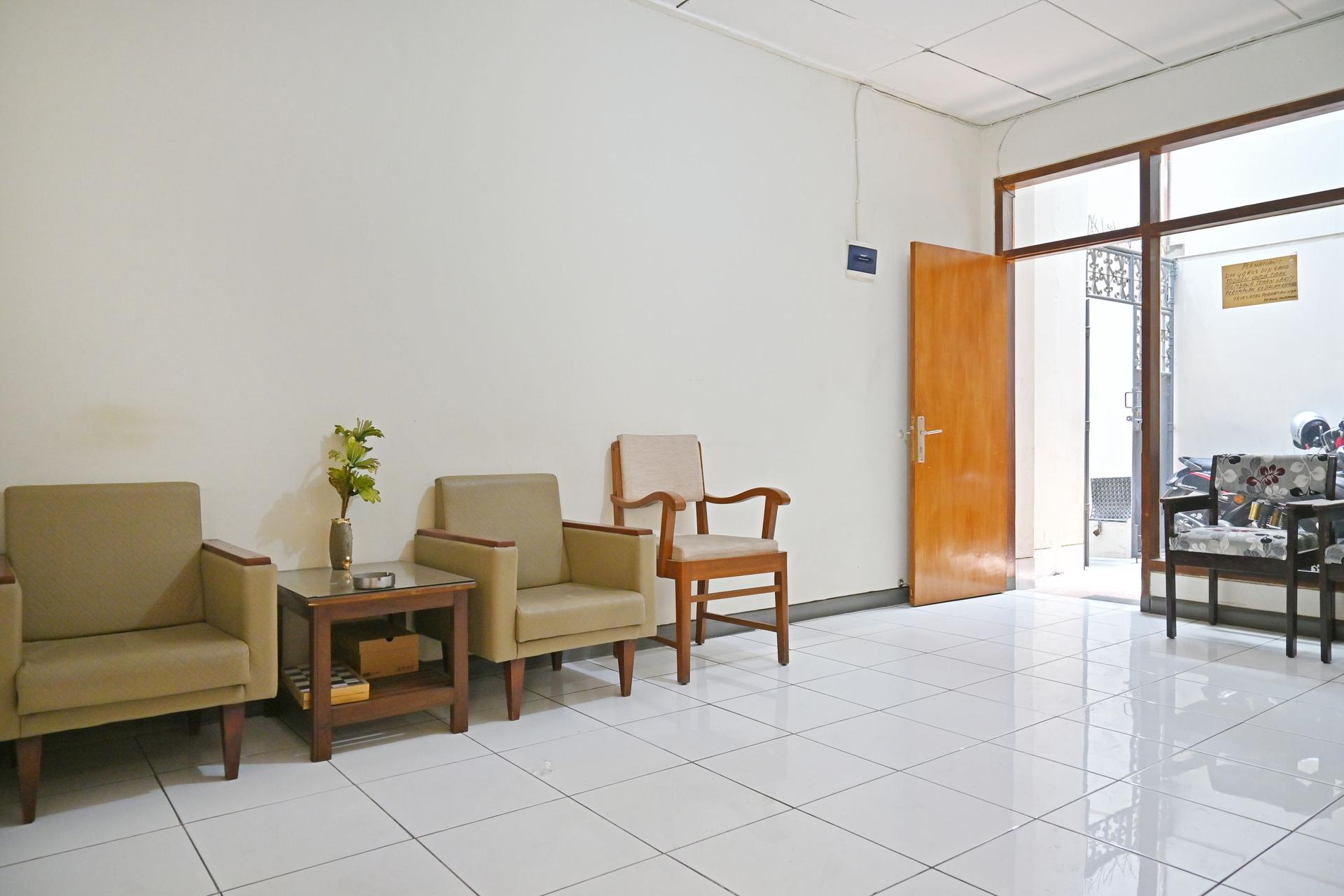 https://images.rukita.co/buildings/building/6ee07590-a18.jpg