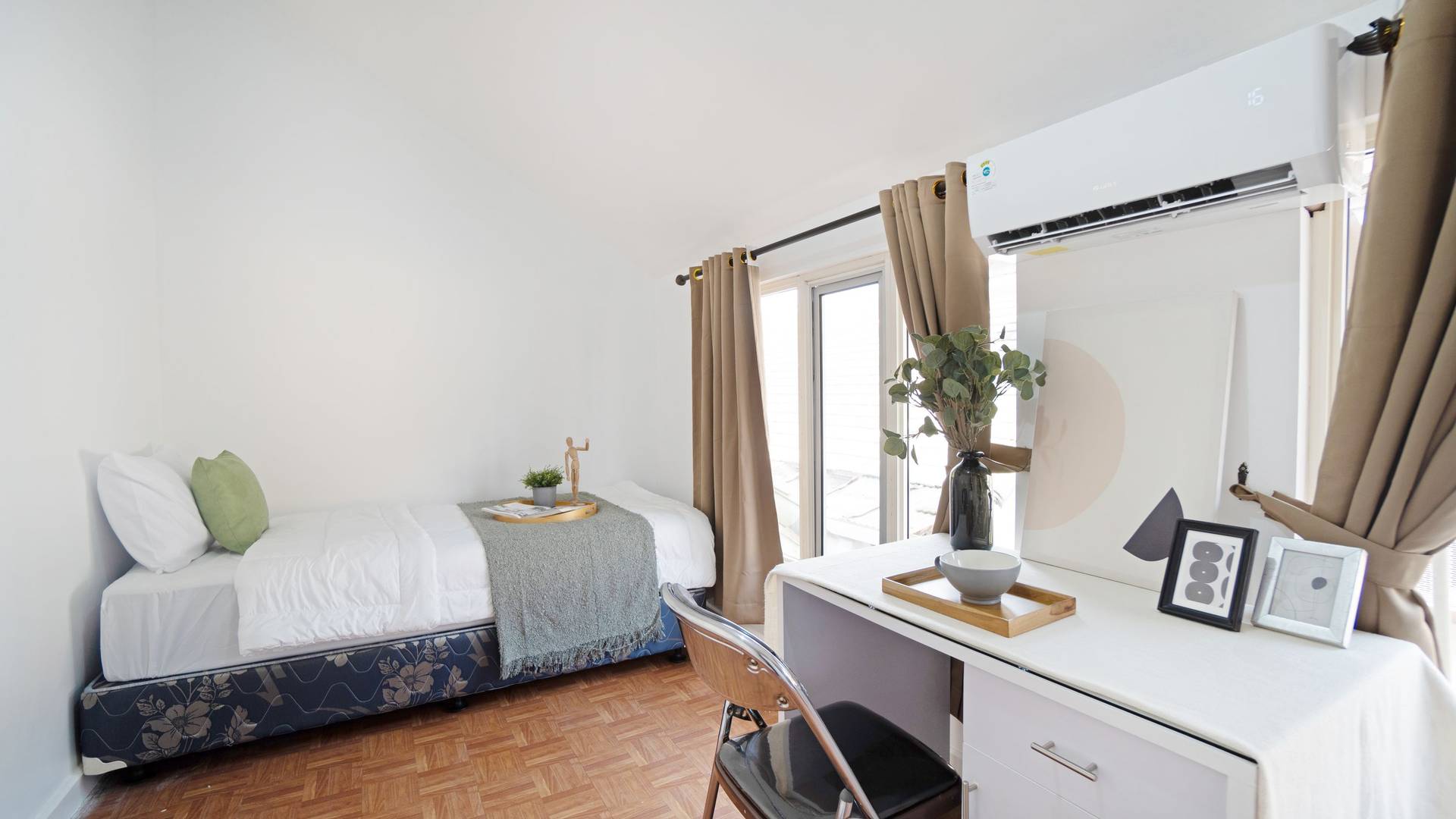 https://images.rukita.co/buildings/building/6ee64b68-310.jpg