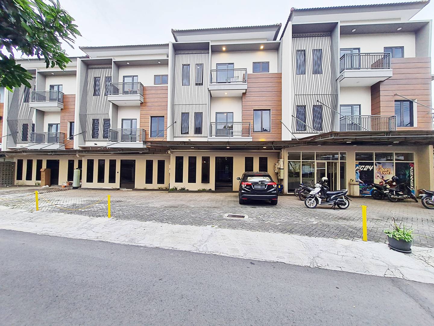 https://images.rukita.co/buildings/building/6f0df25e-10e.jpg