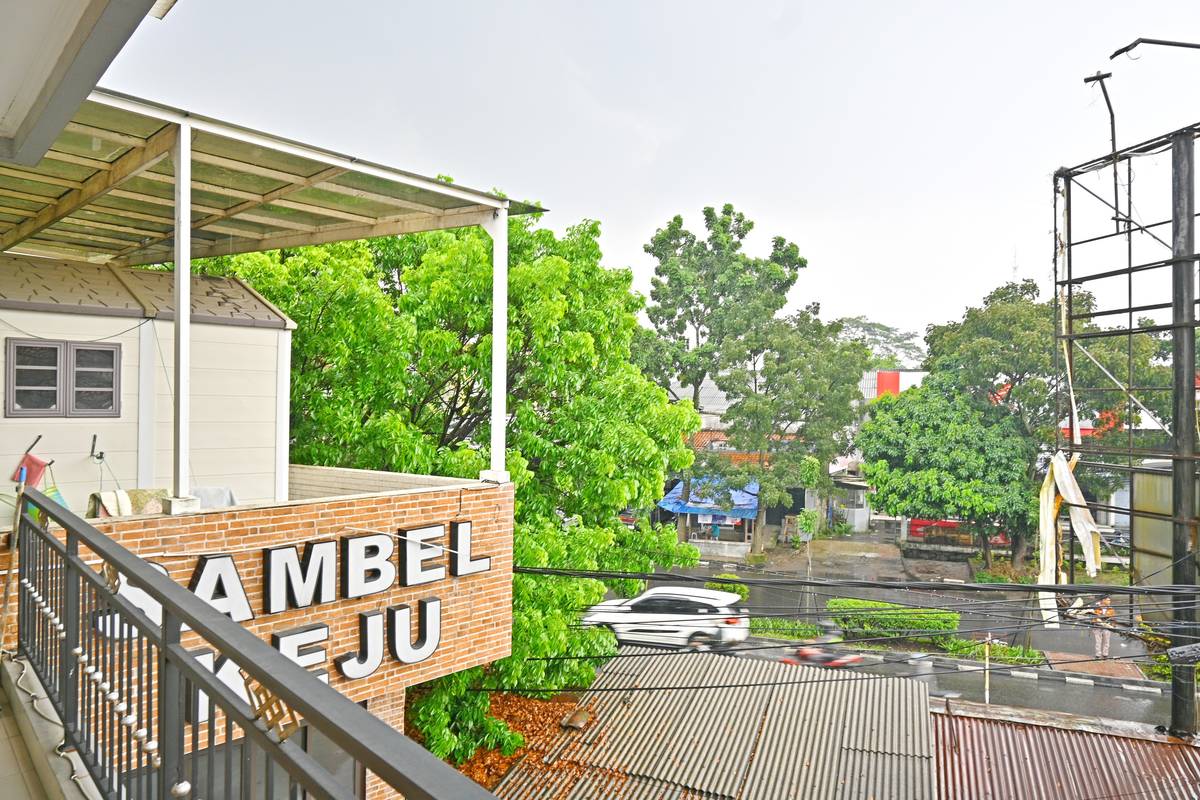 https://images.rukita.co/buildings/building/6f12d315-af0.jpg