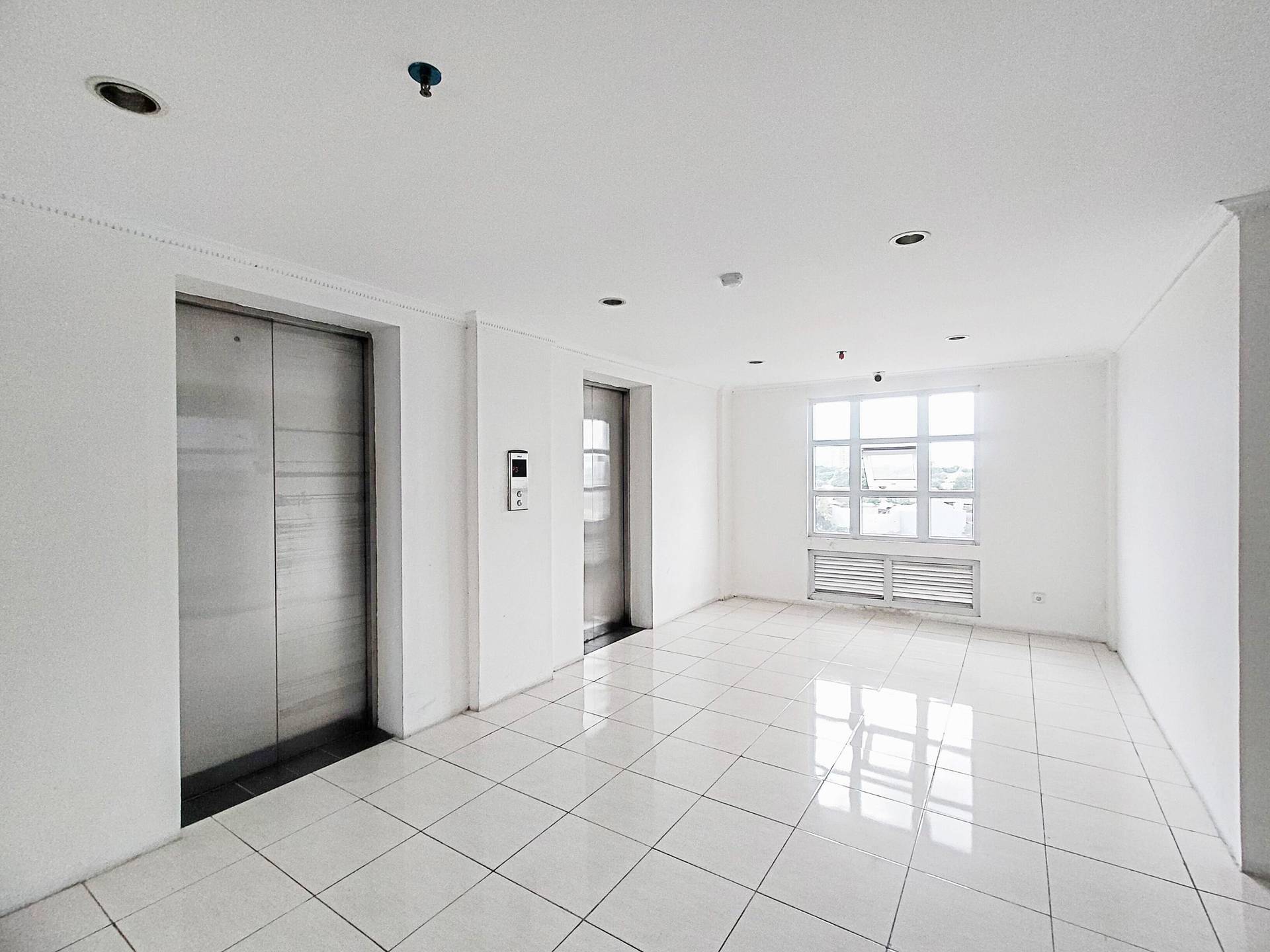 https://images.rukita.co/buildings/building/710ecb1c-4a7.jpg