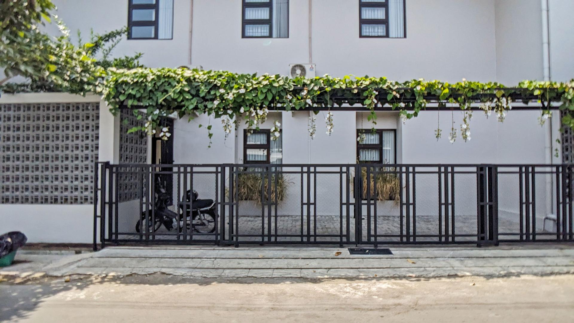 https://images.rukita.co/buildings/building/7187b860-74c.jpg