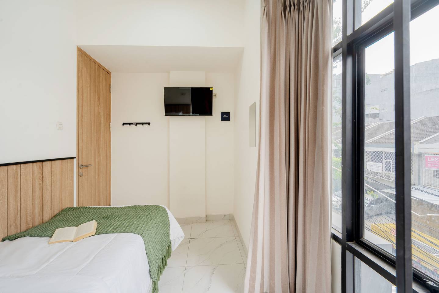 https://images.rukita.co/buildings/building/71f88ef6-e39.jpg