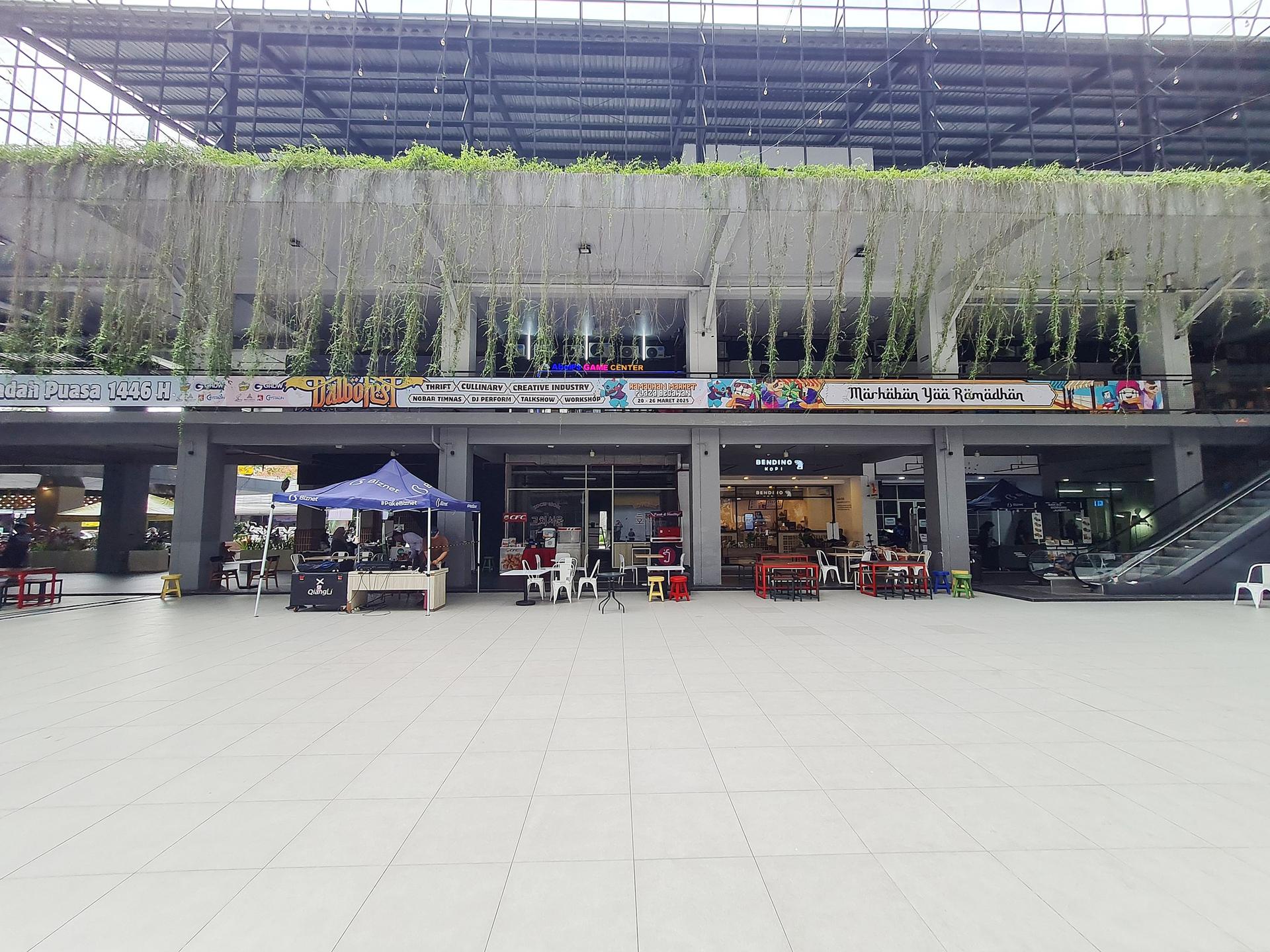 https://images.rukita.co/buildings/building/7253ea0f-9e5.jpg