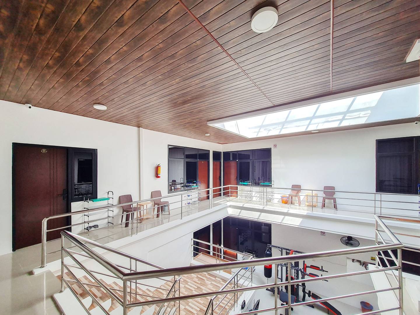 https://images.rukita.co/buildings/building/72579de2-2aa.jpg