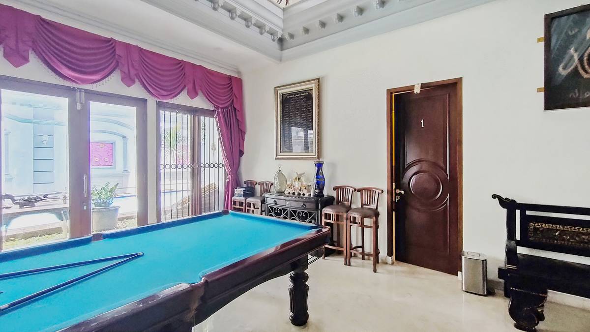https://images.rukita.co/buildings/building/7392cbef-d2f.jpg